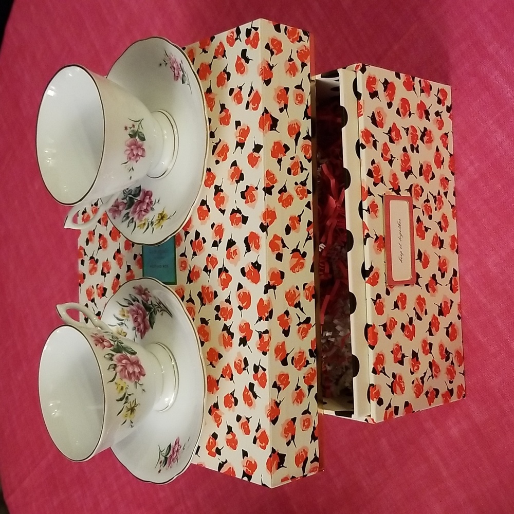 NWT Kate Spade nesting box and two teacups with saucers
